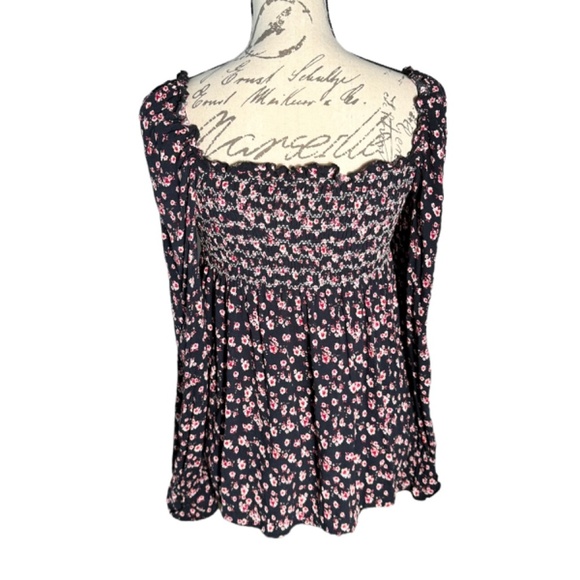 Floral Smocked Boho Top with Square Neckline - Cozy & Chic, Size L - Picture 1 of 5